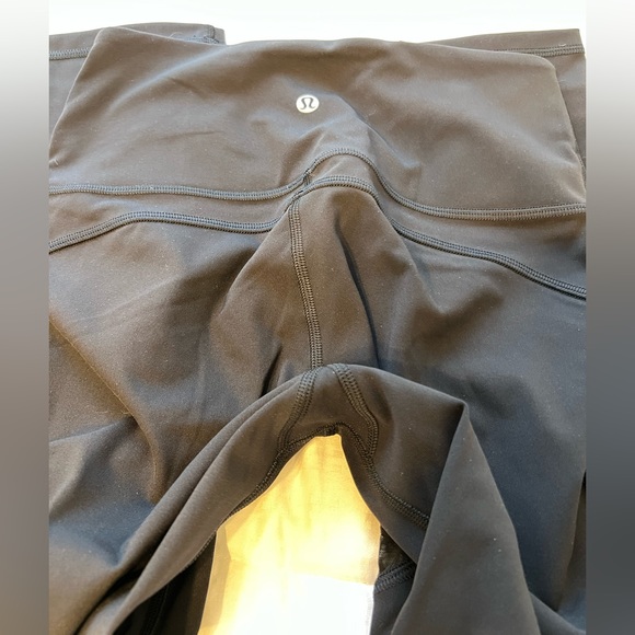 EUC Lululemon cropped leggings - Picture 4 of 6